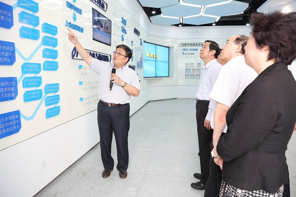 省人大常委会副主任史和平一行莅临百亿游戏药业考察调研