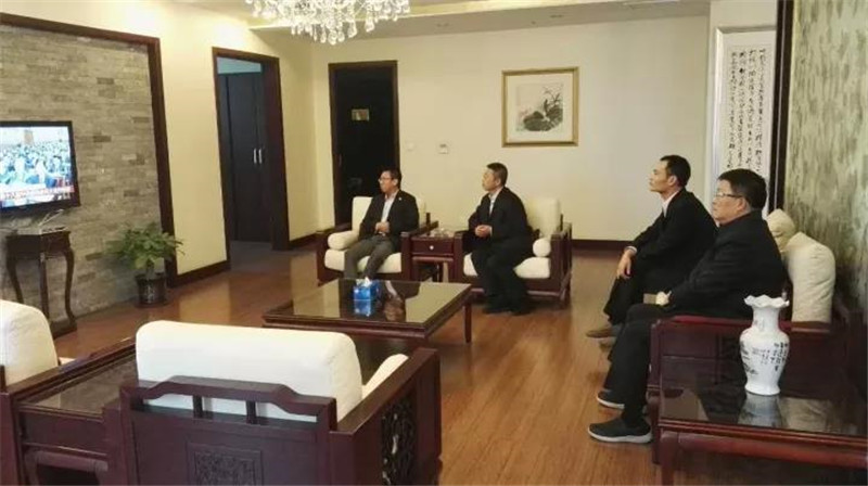 【学习贯彻十九大精神系列报道之一】百亿游戏集团党委组织收看十九大开幕式