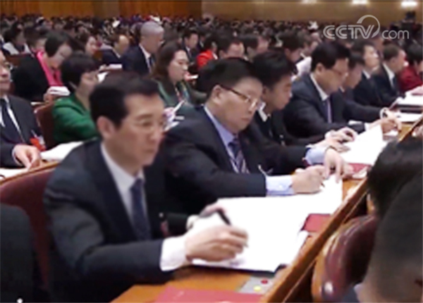 紧跟时代步伐 倾听两会声音——百亿游戏药业组织收看第十三届全国人民代表大会开幕式