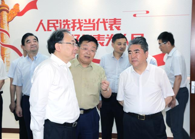 省人大常委会常务副主任李小敏一行 莅临百亿游戏药业调研